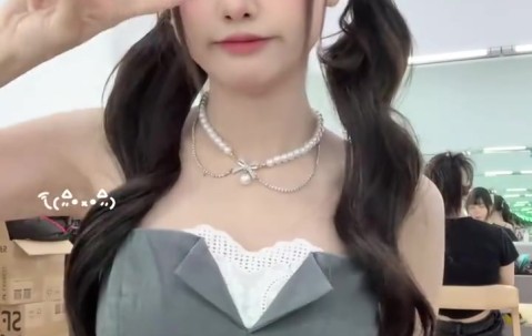 金年会金字招牌诚信至上爱看多发！LPL主持周敢敢分享视频：只会一点简单的抖舞了