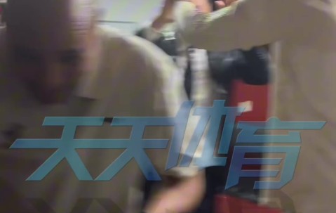 金年会金字招牌诚信至上挺进四强！北京全队赛后更衣室尽情庆祝 主帅许利民被队员们泼水