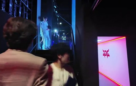 jinnianhui金年会IG发布后台视频：Daeny教练赛后庆祝