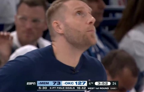 金年会金字招牌信誉至上😅看到了什么？落后54分时 莫兰特突然笑了起来