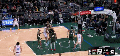 金年会金字招牌诚信至上🤡尬住！利拉德强抢大洛一个篮板成就三双😭官方又给他扣掉了