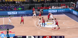 jinnianhui金年会打得不错!周琦攻防建树 半场4投2中得到5分3板1断1帽0失误