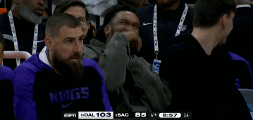 金年会金字招牌诚信至上要放假了😅国王附加赛落后18分 伤缺的蒙克在替补席乐疯了