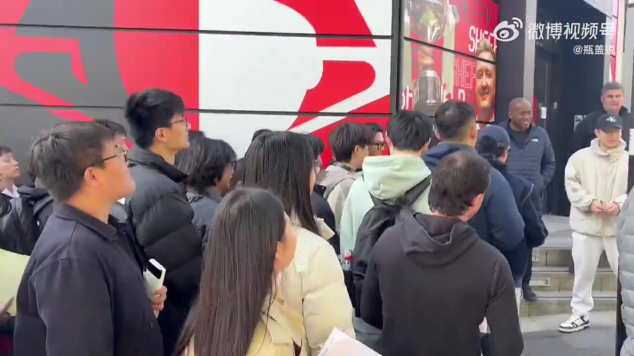 金年会博主：兑现承诺，赵心童早上返回克鲁斯堡给粉丝签名合影