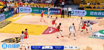 金年会体育攻防建功!周琦补篮+三分样样都有 防守还送出钉板大帽