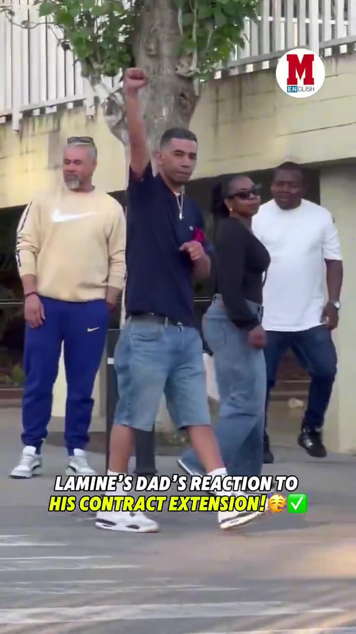 金年会金字招牌信誉至上笑得合不拢嘴😂亚马尔与巴萨涨薪续约，爸爸狂呼巴萨万岁+vamos